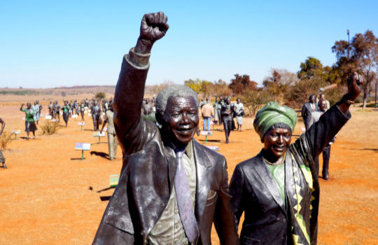 Standbeeld van Winnie en Nelson Mandela