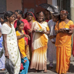 Traditioneel geklede vrouwen op Mauritius