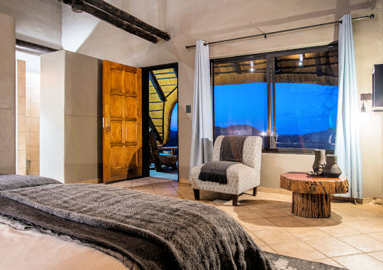 Ai Aiba Rock Painting Lodge chalet