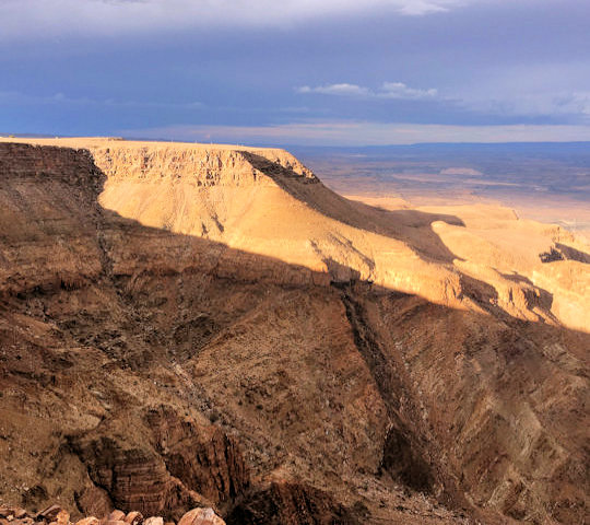 Uitzicht over Fish River Canyon in Namibië onderweg naar Kaapstad