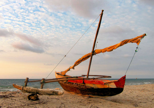 Vissersboot op het strand bij Ifaty