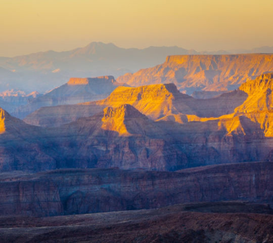 Zonsopgang over Fish River Canyon in Namibie