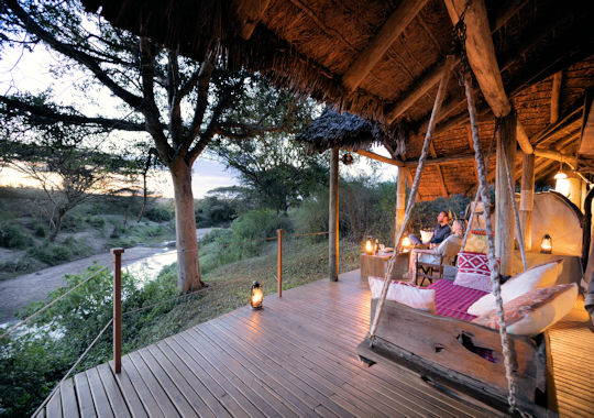 Uitzicht over rivier bij kamer bij Basecamp Mara in Kenia