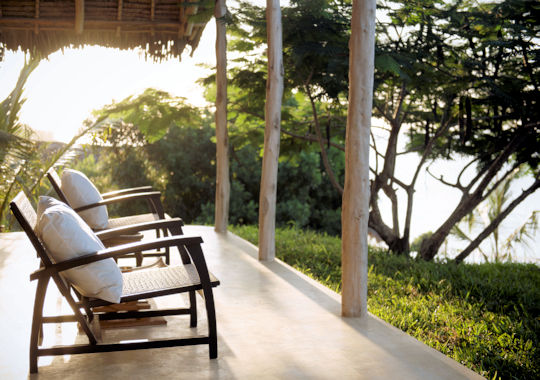 Veranda van luxe kamer bij Qambani Zanzibar