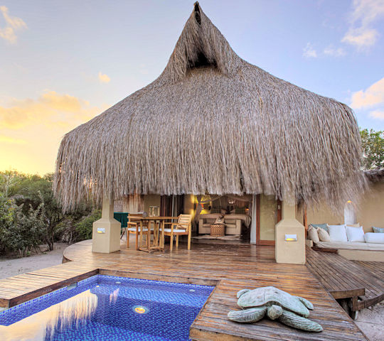 Azura Benguerra Beach Villa met plungepool