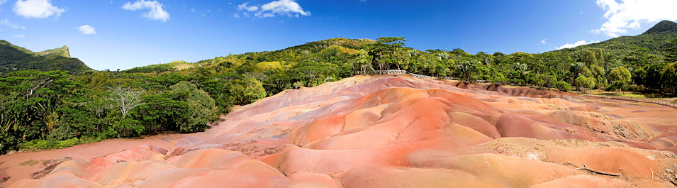 Gekleurde rotsen Chamarel Mauritius strandvakantie