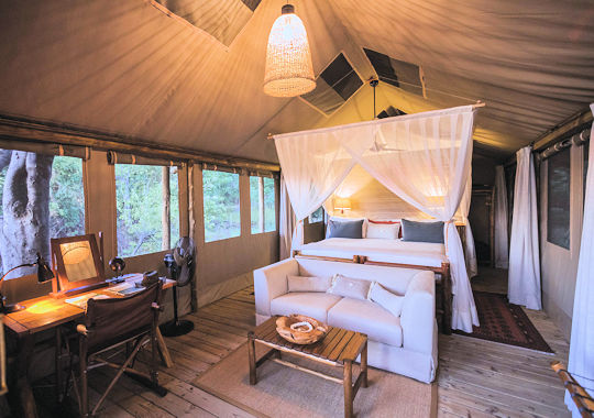 Luxe safari tent bij Camp Xakanaxa in Botswana