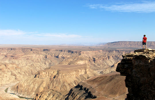 Uitzicht over Fish River Canyon tijdens vakantie in Namibie