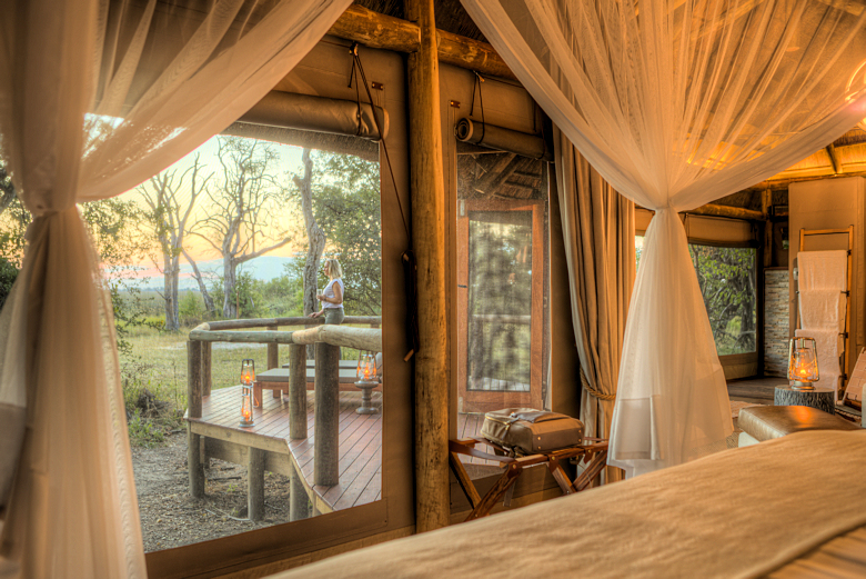 Slaapkamer bij luxe safari camp in Okavango delta in Botswana