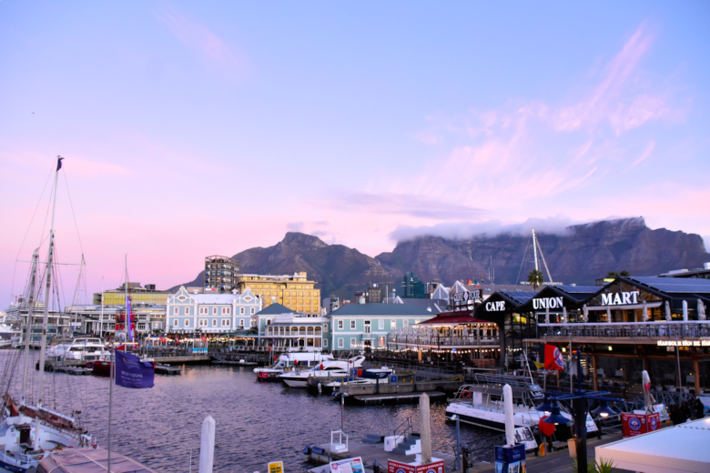 Uitzicht op The Waterfront en Tafelberg in Kaapstad reizen naar Zuid Afrika