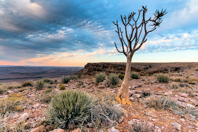 Zonsondergang bij Fish River Canyon in Namibie