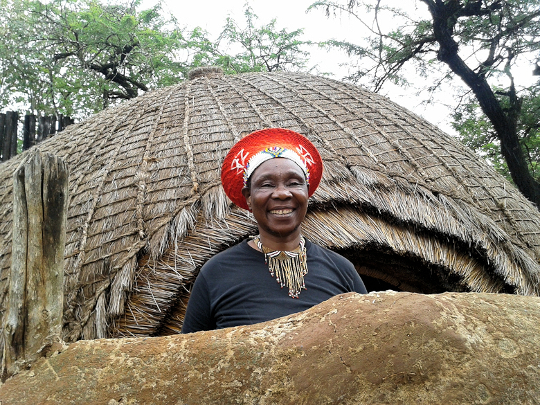 Zulu vrouw tijdens reizen naar Zuid Afrika