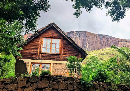 Bungalow bij Camp Catta in de Tsaranoro vallei in Madagaskar