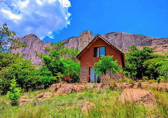 Bungalow bij Camp Catta Tsaranoro vallei Madagaskar
